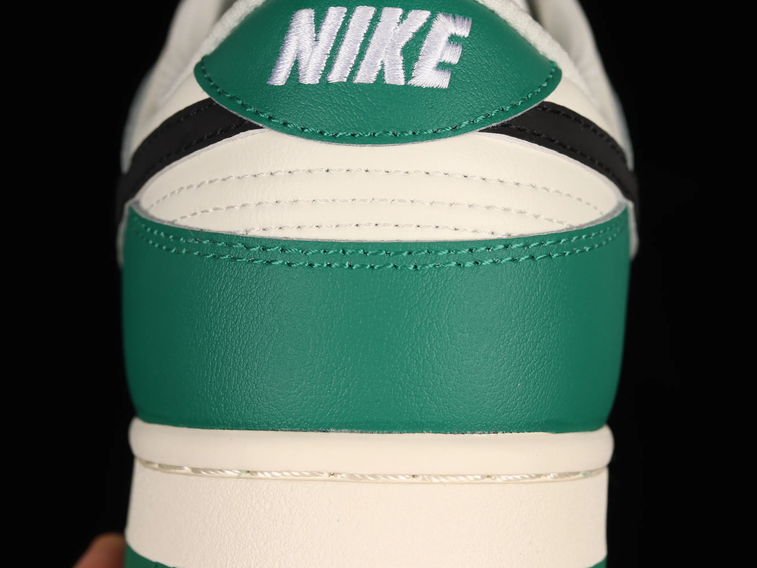 All Categories Nk SB Dunk Series Nk SB Dunk Low Low-top Sneakers Nk SB Dunk Low "Lottery" Heineken Color SB Smashed Backboard Fashion Casual Sneakers DR9654-100